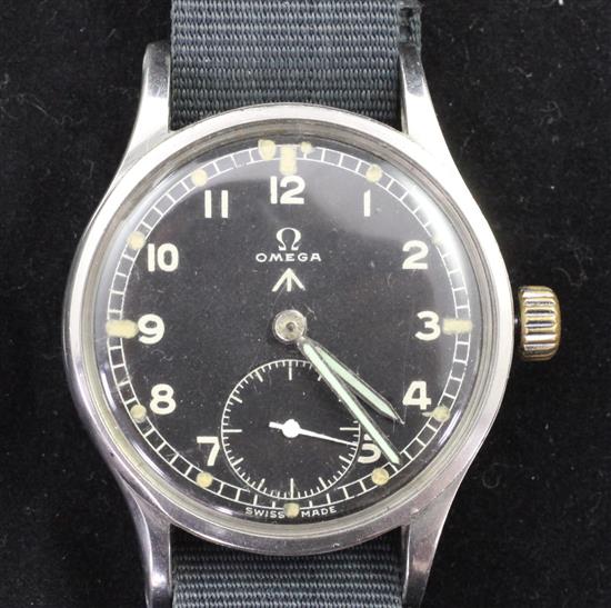 A gentlemans WWII stainless steel Omega military manual wind wrist watch,